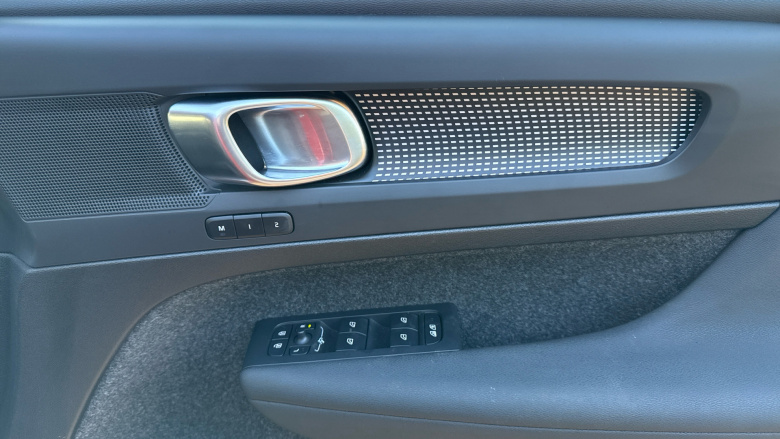 Volvo XC40 2.0 B3P Plus Dark 5dr Auto Petrol Estate